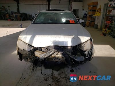 Piąte zdjęcie samochodu w środku: 2017 AUDI A4 PREMIUM VIN:WAUANAF43HN070335 - miniatura