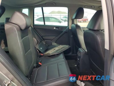 Zdjęcie 10 z 12 samochodu: 2011 VOLKSWAGEN TIGUAN S VIN:WVGBV7AX1BW552908 - miniatura