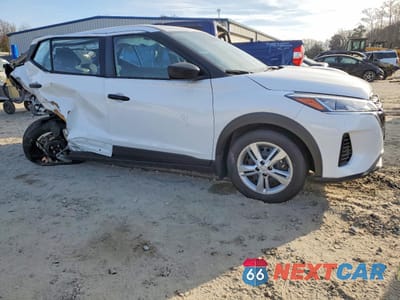 Czwarte zdjęcie samochodu z boku: 2025 NISSAN KICKS PLAY S VIN:3N1CP5BV9SL480398 - miniatura