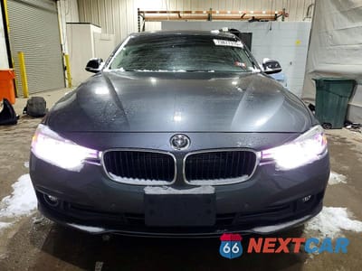 Piąte zdjęcie samochodu w środku: 2018 BMW 320 XI VIN:WBA8A3C58JA494660 - miniatura