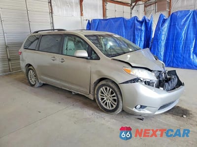 Czwarte zdjęcie samochodu z boku: 2015 TOYOTA SIENNA XLE VIN:5TDYK3DC7FS605609 - miniatura