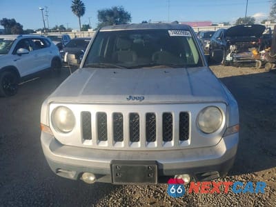 Piąte zdjęcie samochodu w środku: 2011 JEEP PATRIOT SPORT VIN:1J4NT1GA2BD170349 - miniatura