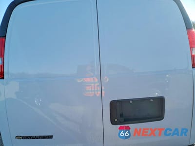 Zdjęcie 10 z 13 samochodu: 2025 CHEVROLET EXPRESS G2500 UTILITY / SERVICE VAN VIN:1GCWGAF73S1262799 - miniatura