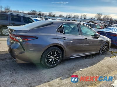 Trzecie zdjęcie samochodu z tyłu: 2022 TOYOTA CAMRY SE VIN:4T1G11AK9NU631391 - miniatura