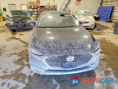 Piąte zdjęcie samochodu w środku: 2021 MAZDA 3 PREMIUM VIN:JM1BPBDY6M1333545 - miniatura