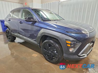 Czwarte zdjęcie samochodu z boku: 2026 HYUNDAI KONA SEL SPORT VIN:KM8HFCAB2TU361290 - miniatura