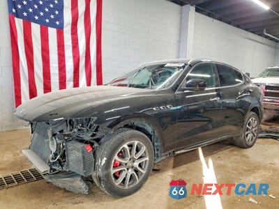 2017 MASERATI LEVANTE LUXURY ZN661XUL6HX260649 - główne zdjęcie licytacji z USA - miniatura
