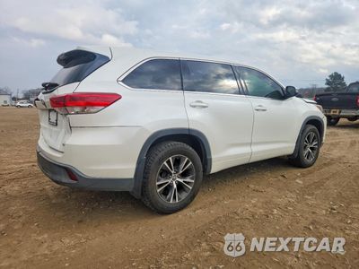 Trzecie zdjęcie samochodu z tyłu: 2017 TOYOTA HIGHLANDER LE VIN:5TDZZRFH5HS211346 - miniatura