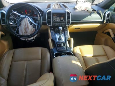 Zdjęcie 8 z 13 samochodu: 2016 PORSCHE CAYENNE VIN:WP1AA2A23GKA11892 - miniatura