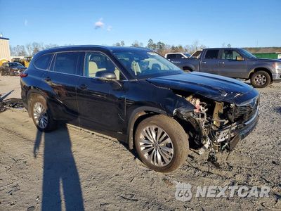 Czwarte zdjęcie samochodu z boku: 2023 TOYOTA HIGHLANDER HYBRID LIMITED VIN:5TDEBRCH9PS131814 - miniatura