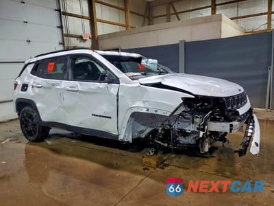 Czwarte zdjęcie samochodu z boku: 2025 JEEP COMPASS LATITUDE VIN:3C4NJDBN7ST617713 - miniatura