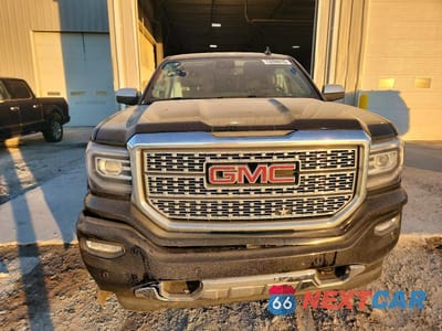 Piąte zdjęcie samochodu w środku: 2018 GMC SIERRA K1500 DENALI VIN:3GTU2PEC6JG504153 - miniatura