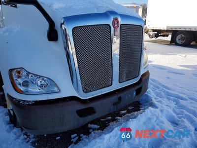 Zdjęcie 9 z 10 samochodu: 2016 VOLVO VNL SEMI TRUCK VIN:1XKYA48X9GJ496742 - miniatura