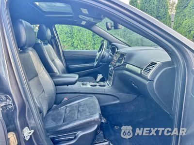 Piąte zdjęcie samochodu w środku: 2020 JEEP GRAND CHEROKEE LAREDO VIN:1C4RJFAG0LC147151 - miniatura