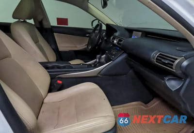 Piąte zdjęcie samochodu w środku: 2015 LEXUS IS 250 VIN:JTHCF1D21F5023097 - miniatura