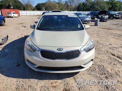 Piąte zdjęcie samochodu w środku: 2014 KIA FORTE LX VIN:KNAFK4A69E5063801 - miniatura