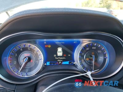 Zdjęcie 9 z 11 samochodu: 2023 CHRYSLER 300 TOURING L VIN:2C3CCADG6PH677260 - miniatura