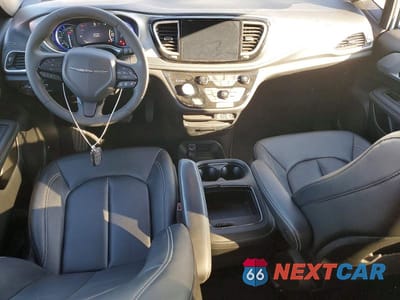 Zdjęcie 8 z 13 samochodu: 2024 CHRYSLER PACIFICA HYBRID SELECT VIN:2C4RC1S76RR137851 - miniatura