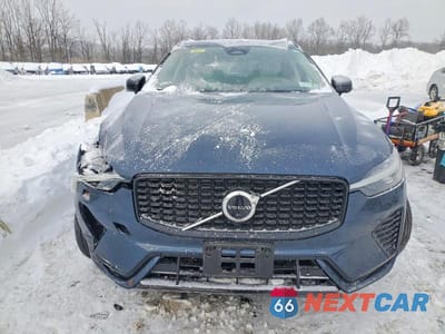 Piąte zdjęcie samochodu w środku: 2023 VOLVO XC60 PLUS VIN:YV4L12RW0P1331482 - miniatura