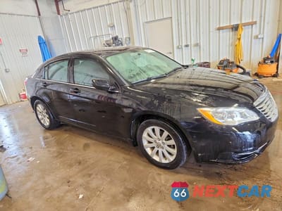 Czwarte zdjęcie samochodu z boku: 2013 CHRYSLER 200 TOURING VIN:1C3CCBBG2DN607945 - miniatura