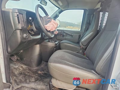 Zdjęcie 7 z 14 samochodu: 2019 GMC SAVANA G2500 VIN:1GTW7AFG5K1236415 - miniatura