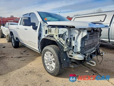Czwarte zdjęcie samochodu z boku: 2021 GMC SIERRA K2500 DENALI VIN:1GT49REY5MF306236 - miniatura