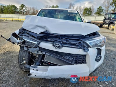 Piąte zdjęcie samochodu w środku: 2024 TOYOTA 4RUNNER SR5 VIN:JTEEU5JR7R5312591 - miniatura