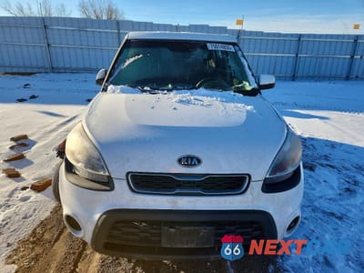 Piąte zdjęcie samochodu w środku: 2012 KIA SOUL + VIN:KNDJT2A60C7473354 - miniatura