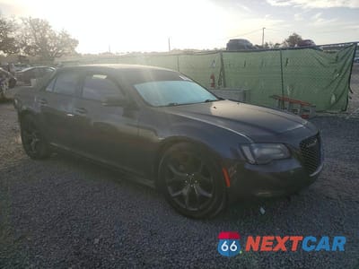 Czwarte zdjęcie samochodu z boku: 2023 CHRYSLER 300 S VIN:2C3CCABG0PH585211 - miniatura