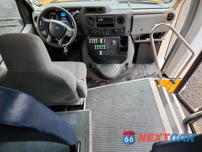 Piąte zdjęcie samochodu w środku: 2025 FORD E450 SCHOOL BUS VIN:1FDFE4FN0SDD04359 - miniatura