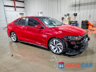 Czwarte zdjęcie samochodu z boku: 2019 VOLKSWAGEN JETTA GLI VIN:3VW5T7BU4KM149062 - miniatura