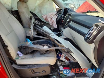 Zdjęcie 7 z 13 samochodu: 2019 VOLVO XC40 T5 MOMENTUM VIN:YV4162UK3K2146780 - miniatura