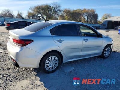 Trzecie zdjęcie samochodu z tyłu: 2019 KIA RIO LX VIN:3KPA24AB9KE184953 - miniatura