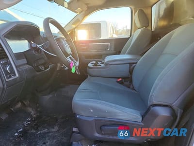 Zdjęcie 7 z 12 samochodu: 2017 RAM 1500 ST VIN:3C6JR6DTXHG706795 - miniatura