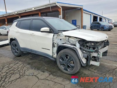 Czwarte zdjęcie samochodu z boku: 2018 JEEP COMPASS LATITUDE VIN:3C4NJDBB3JT400809 - miniatura
