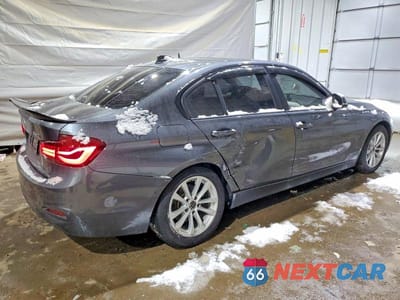 Trzecie zdjęcie samochodu z tyłu: 2018 BMW 320 XI VIN:WBA8A3C58JA494660 - miniatura