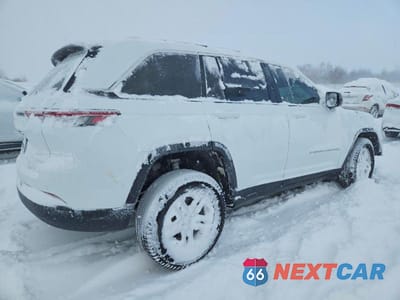Trzecie zdjęcie samochodu z tyłu: 2022 JEEP GRAND CHEROKEE LAREDO VIN:1C4RJHAG8N8590889 - miniatura