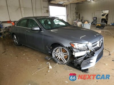 Czwarte zdjęcie samochodu z boku: 2019 MERCEDES-BENZ E 300 4MATIC VIN:WDDZF4KB2KA654688 - miniatura
