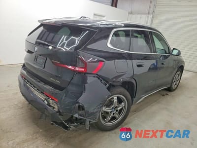 Trzecie zdjęcie samochodu z tyłu: 2025 BMW X1 XDRIVE28I VIN:WBX73EF00S5272910 - miniatura