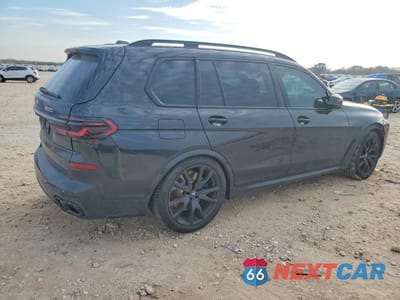 Trzecie zdjęcie samochodu z tyłu: 2026 BMW X7 M60I VIN:5UX33EM09T9079288 - miniatura