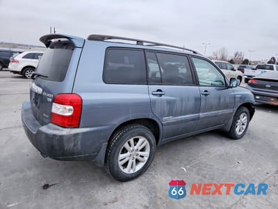 Trzecie zdjęcie samochodu z tyłu: 2006 TOYOTA HIGHLANDER HYBRID VIN:JTEEW21A260021833 - miniatura