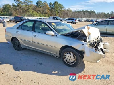 Czwarte zdjęcie samochodu z boku: 2004 TOYOTA CAMRY LE VIN:4T1BE32K14U303826 - miniatura