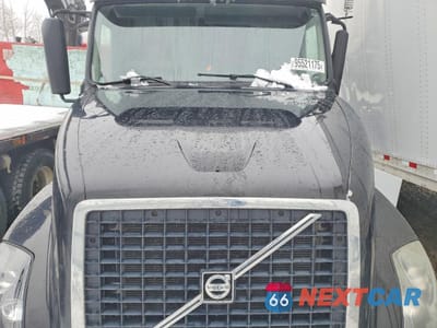Zdjęcie 7 z 10 samochodu: 2006 VOLVO VN VNL VIN:4V4NC9TK26N411589 - miniatura