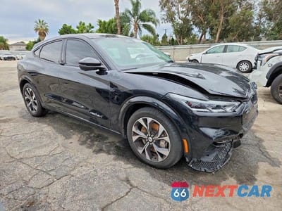 Czwarte zdjęcie samochodu z boku: 2023 FORD MUSTANG MACH-E PREMIUM VIN:3FMTK3SU1PMB06940 - miniatura