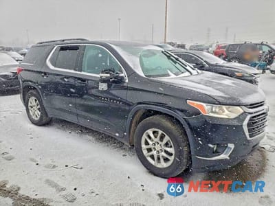 Czwarte zdjęcie samochodu z boku: 2021 CHEVROLET TRAVERSE LT VIN:1GNEVGKW0MJ175762 - miniatura