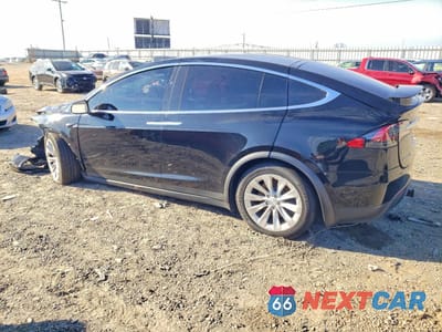 Drugie zdjęcie samochodu z przodu: 2017 TESLA MODEL X VIN:5YJXCAE2XHF077364 - miniatura