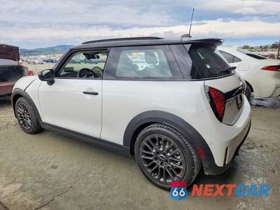 Drugie zdjęcie samochodu z przodu: 2025 MINI COOPER S VIN:WMW23GD00S2X10068 - miniatura