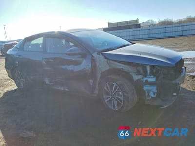 Czwarte zdjęcie samochodu z boku: 2024 KIA FORTE LX VIN:3KPF24AD7RE709414 - miniatura
