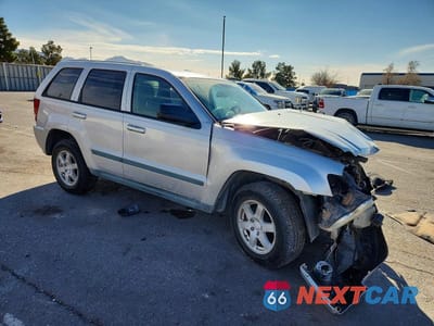 Czwarte zdjęcie samochodu z boku: 2008 JEEP GRAND CHEROKEE LAREDO VIN:1J8GR48K18C112987 - miniatura