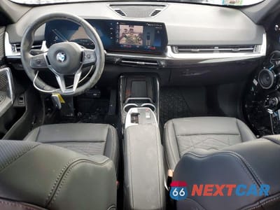 Zdjęcie 8 z 14 samochodu: 2023 BMW X1 XDRIVE28I VIN:WBX73EF03P5Y26089 - miniatura